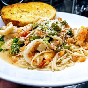 Shrimp Scampi dinner with fresh garlic bread