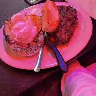 Lula's Tavern