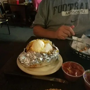 Good was awesome. We will be coming back to try more things. Prices might be high, well worth it. Take the 40 min drive from Columbia.