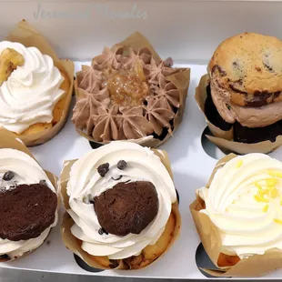 Variety 6 pack cupcakes.