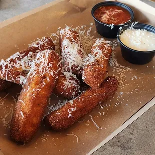 Fried halloumi cheese sticks