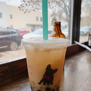 Lychee lemon yogurt with honey boba and peach popping boba (food insta: @aje.eats)