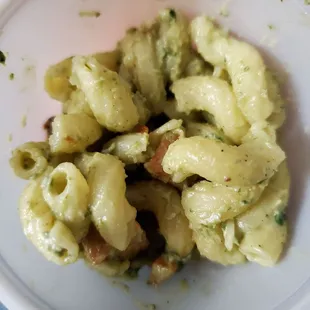 Bland macaroni salad. Very sad