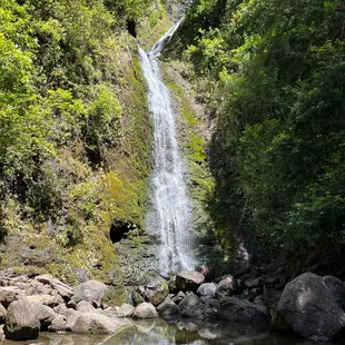 Beautiful waterfall. A little difficult to find - look for very sporadic ribbons