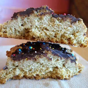 Lulu&apos;s Bakery 10/27/18: Polvorone de Chocolate (interior)