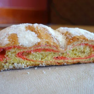 Lulu&apos;s Bakery 10/27/18: Nino Envuelto de Frambuesa y Azucar