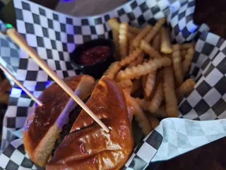 Schooners Burgers N Beer