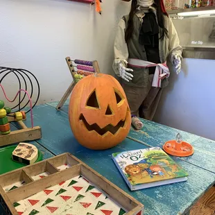 sushi and sashimi, interior