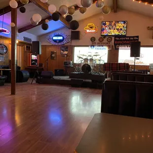Dancing, music, games and peanuts!