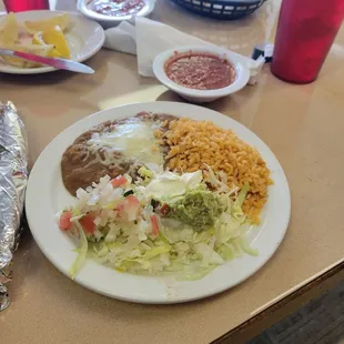 The fajita bowl came with flour tortillas,rice,beans and quac.