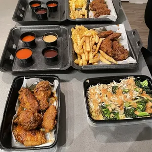 Lulu's Hookup and wing platter