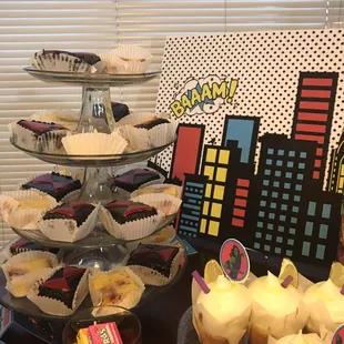 a display of cupcakes