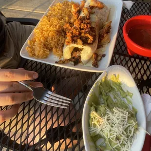 Burrito favorito and guacamole