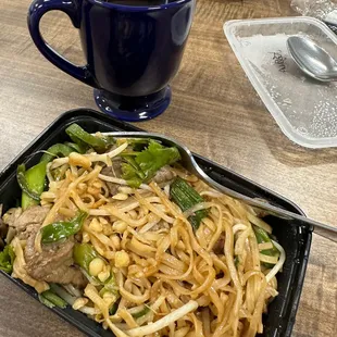 Lunch Spicy Been Jantaboon. Good, but no spice at all in &quot;Medium.&quot;
