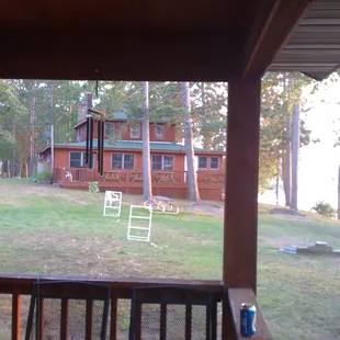 a view of the back yard