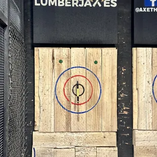 Photos of the lumberjack, ax, throwing area
