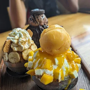 Mango cheesecake, cookies &apos;n&apos; cream