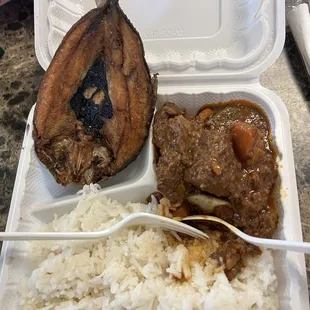 Fish 2 Entrees and Rice: fish and caldereta