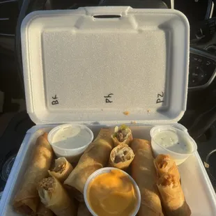 sampler [Buffalo chicken, pizza (+$2), Philly cheesesteak (+$2)] $18.50 (instagram: @issa.cheatday)