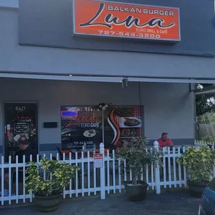 the outside of the restaurant