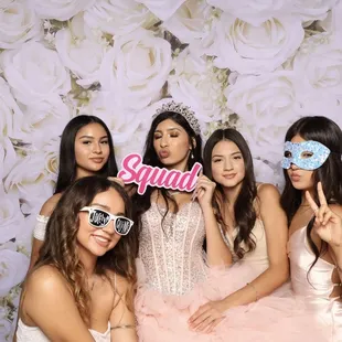 Celebrating in style! This Sweet 16 in Modesto was full of fun as the birthday girl and her court enjoyed the photo booth experience!