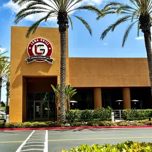 Outside building view of Luna Grill
