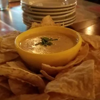Queso Fundido con Chorizo