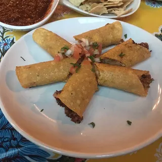 Taquitos con Carne