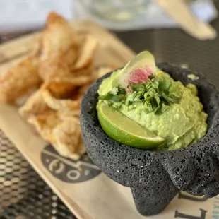 Guacamole with Chicharrones