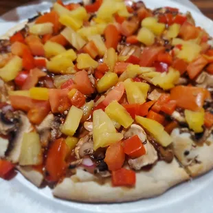 Pizza with BBQ sauce, mushrooms, pineapple, &amp;   tomatoes.