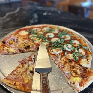 Some slices are regular and some are double sized.