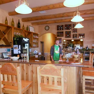 Spacious tasting room, friendly folks, nice wine, free tasting - what's not to like?!?