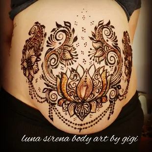 Pregnant belly henna