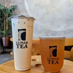 Roasted oolong milk tea (left) // Peach oolong iced tea (right)
