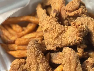 Lunas Chicken N Seafood