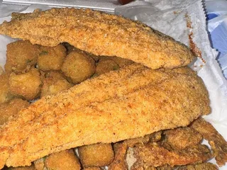 Luna's Chicken N Seafood