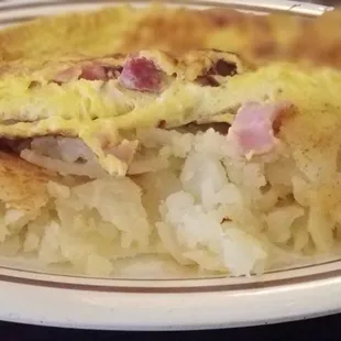 Ham &amp; cheese omelet &amp; hashbrowns...