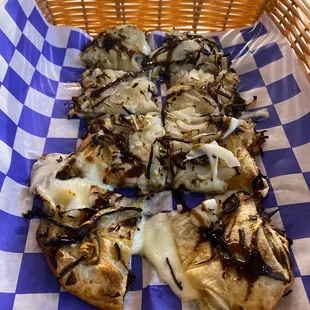 Fugazzeta pizza - cheese filling