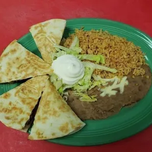 Quesadilla dinners $8.25 om Thursdays!
