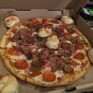 Luna Meat Pizza