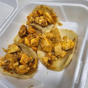 Tacos de Pollo con tortillas echas a Mano