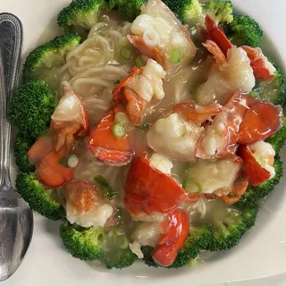 Braised E-Fu Noodles w/ Lobste