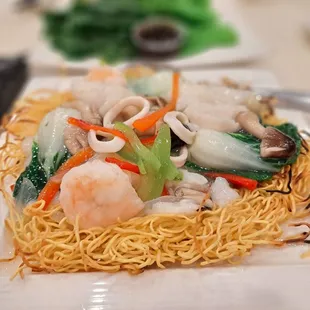 - Pan-fried crispy egg noodles with seafood
