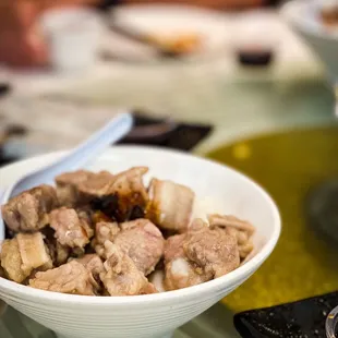 Ribs with rice rolls