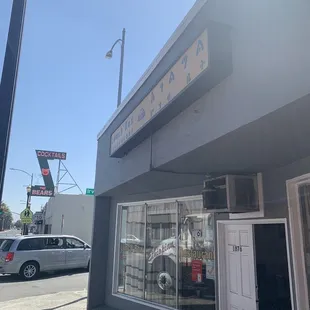 the outside of a restaurant