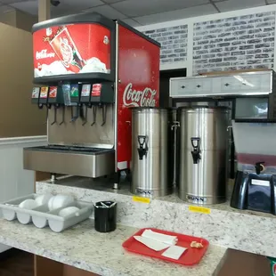 Ice, fountain drinks, teas &amp; cherry lemonade