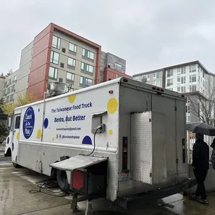 a food truck parked in a parking lot