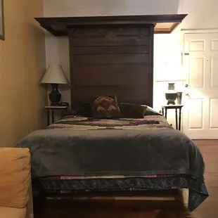 Small bedroom.