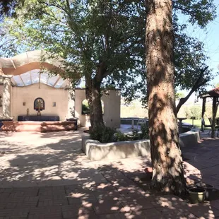 Lovely back yard, great for relaxing in the shade.