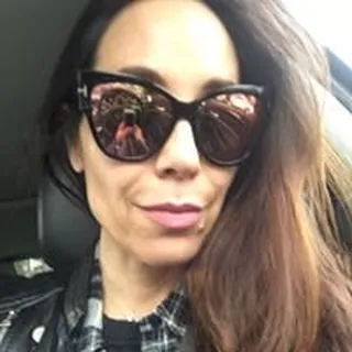 Caryn R.